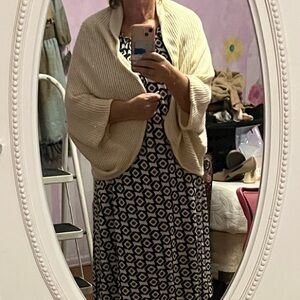 2 Chic Cream Women's Shrug